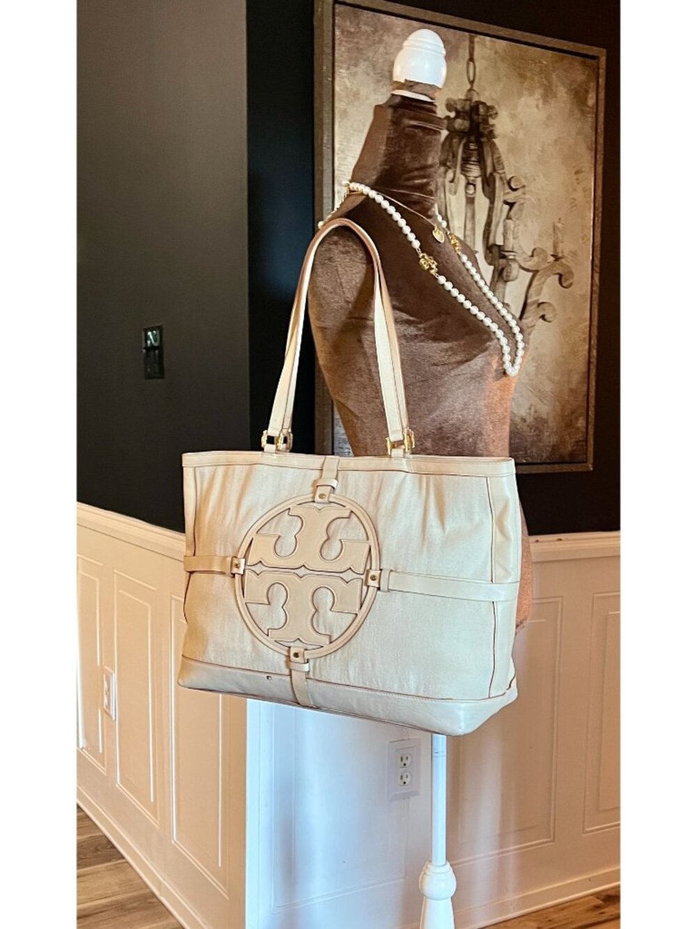 RARE!!!!  Authentic Tory Burch Large Winter White Holly Soulder Bag/Satchel